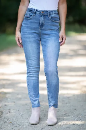 Judy Blue Relaxed Fit Embroidered Pocket Jeans