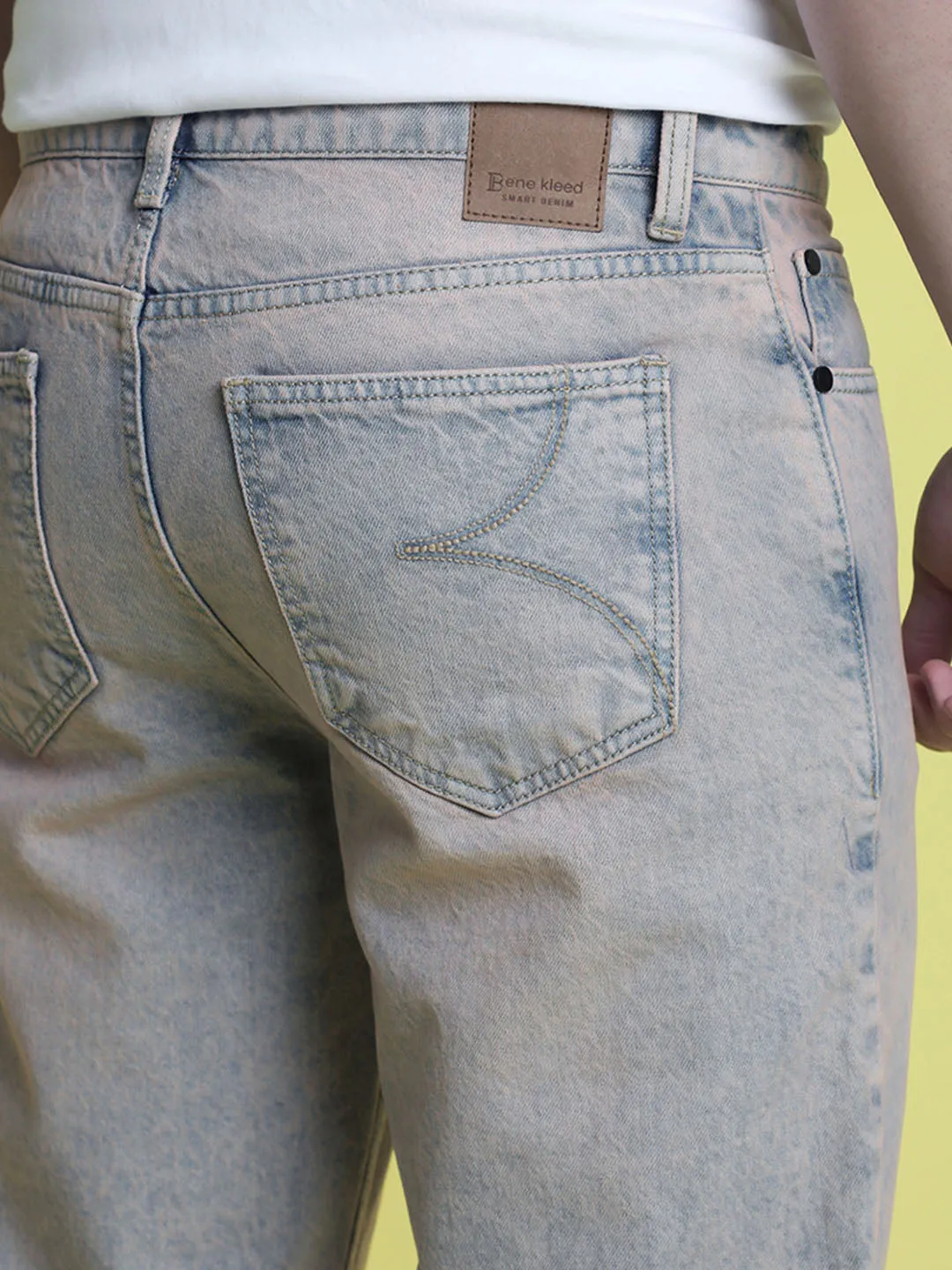 Men Relaxed Fit Tinted Lightly Distressed Jeans