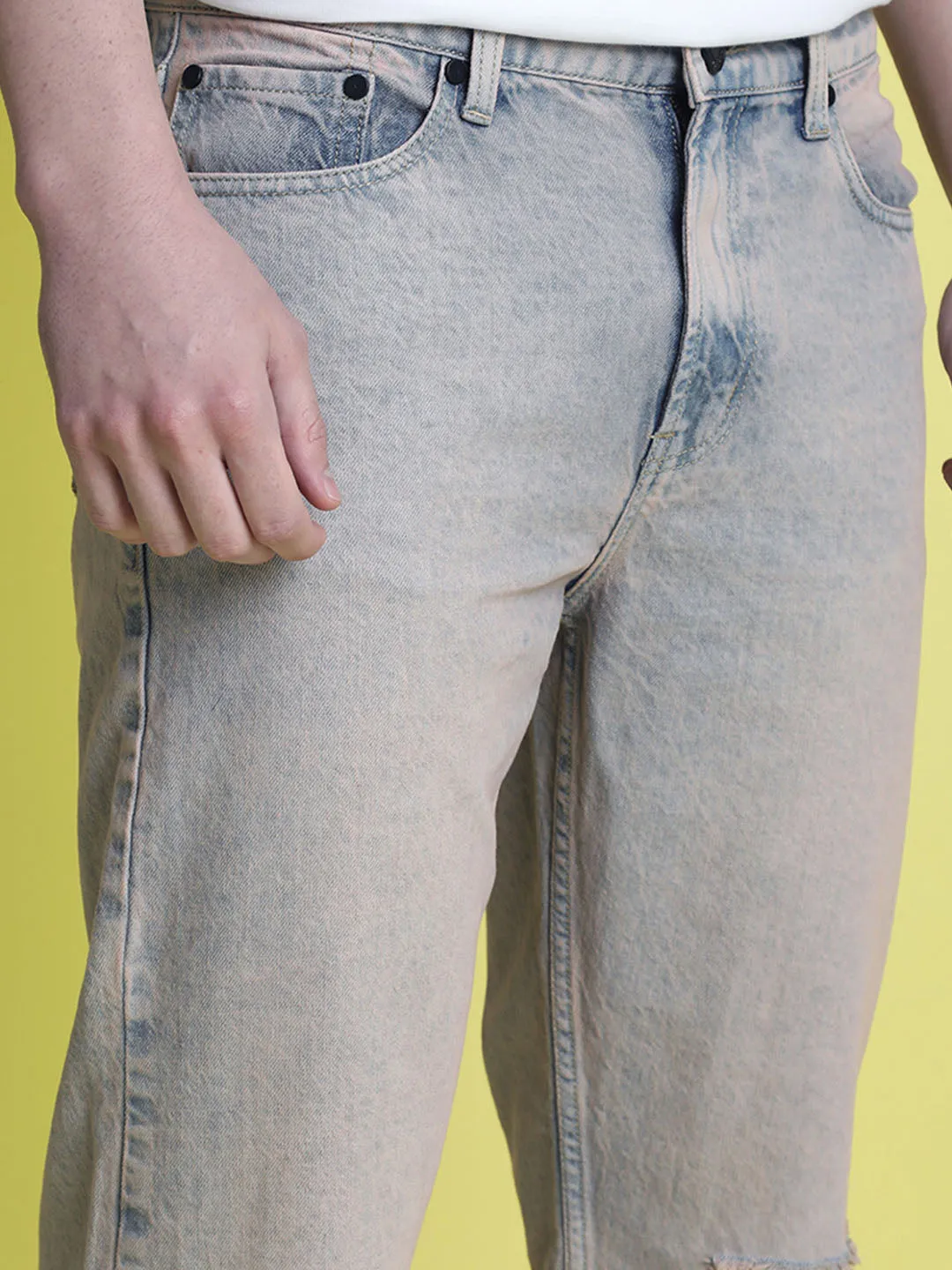Men Relaxed Fit Tinted Lightly Distressed Jeans