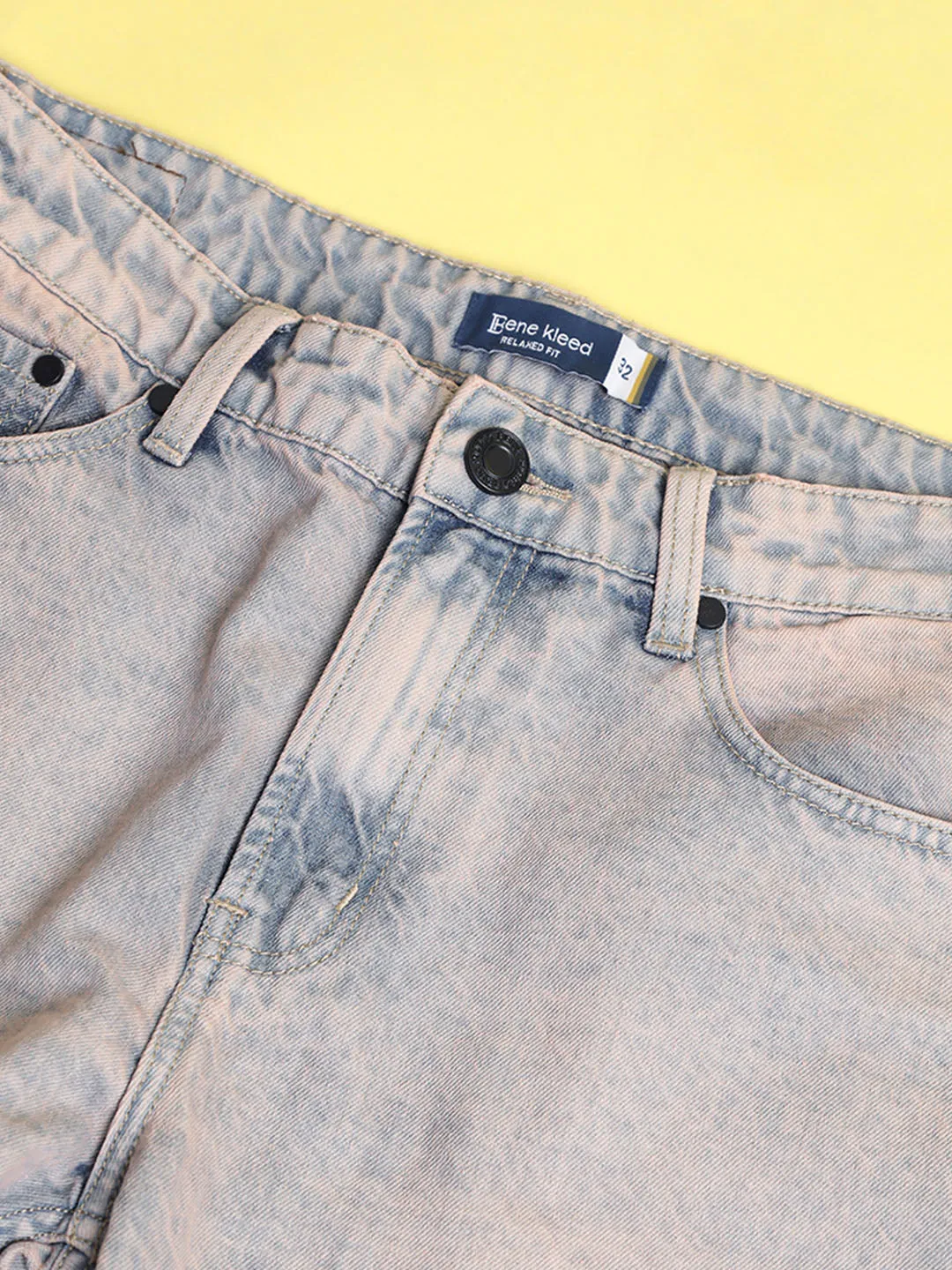 Men Relaxed Fit Tinted Lightly Distressed Jeans