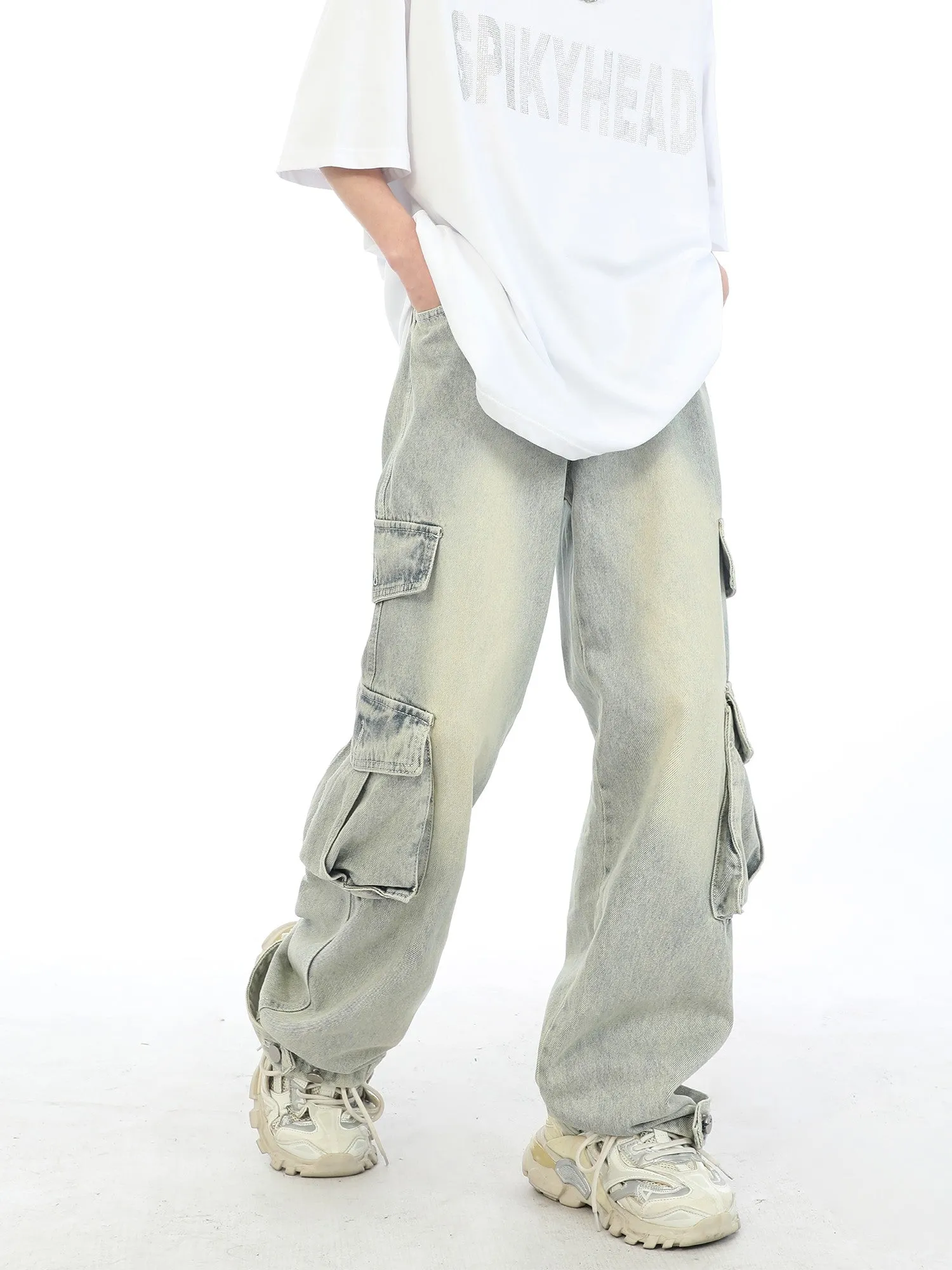 Relaxed Fit Cargo Jeans