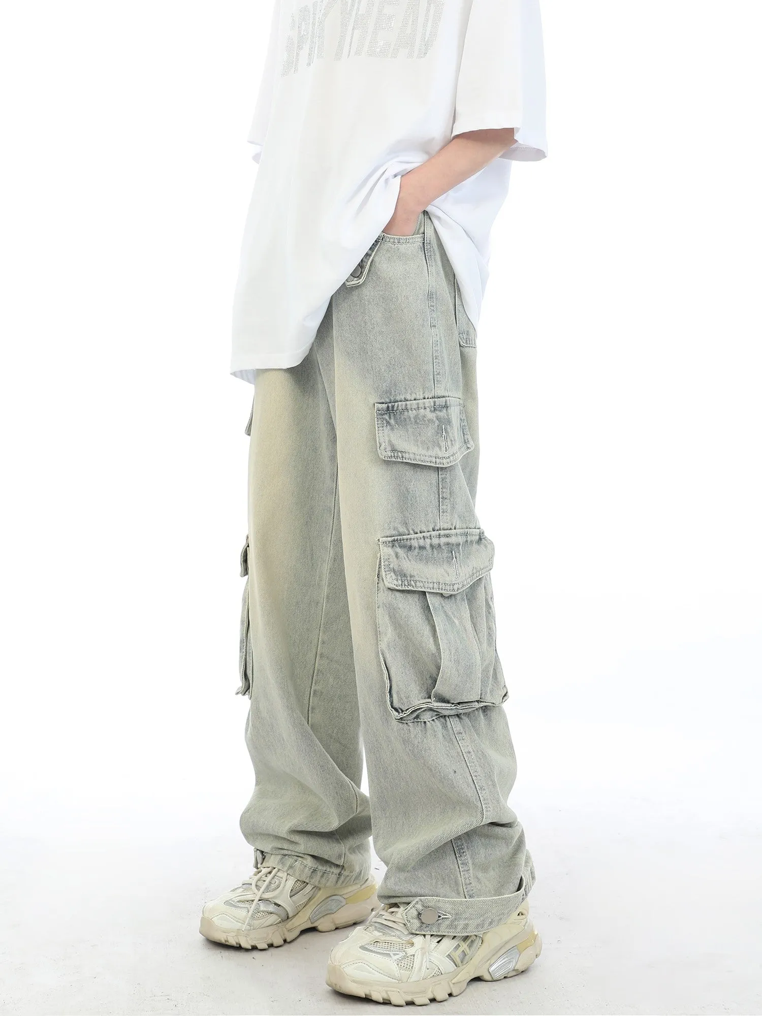 Relaxed Fit Cargo Jeans