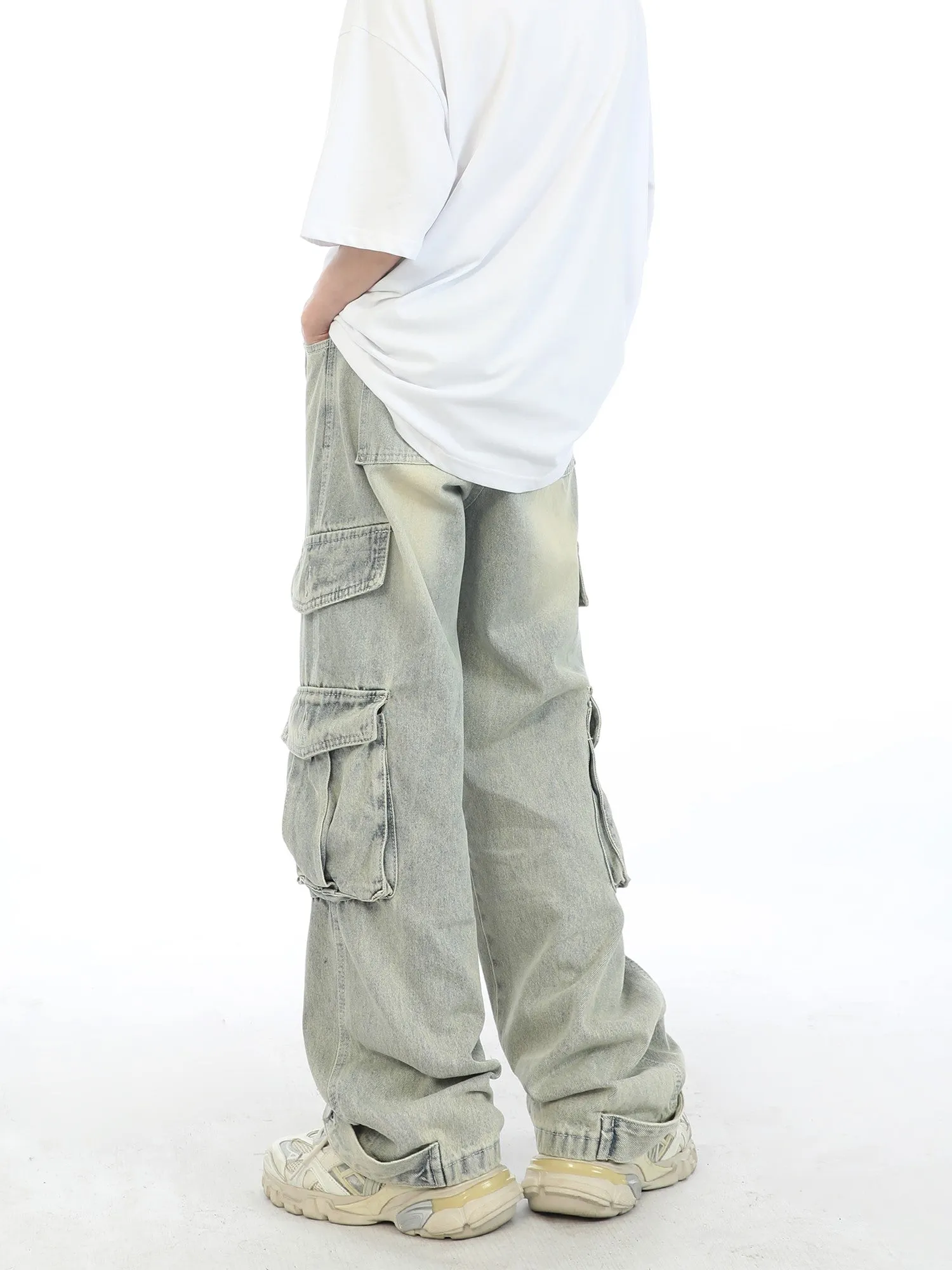 Relaxed Fit Cargo Jeans