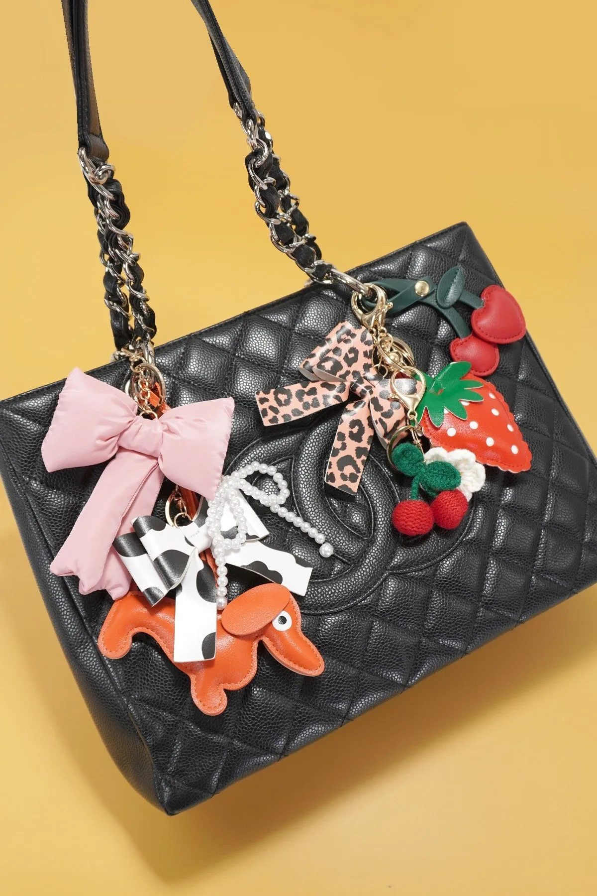 VEGAN LEATHER STRAWBERRY BAG CHARM KEYCHAINS | 40KC115