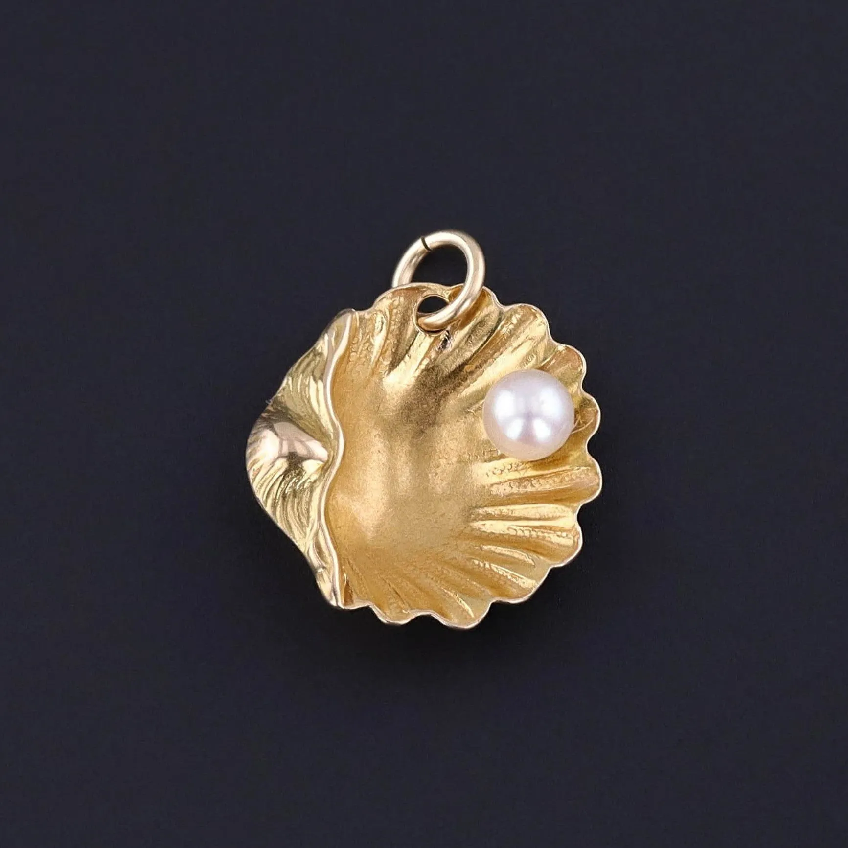 Vintage Shell Charm of 15ct Gold